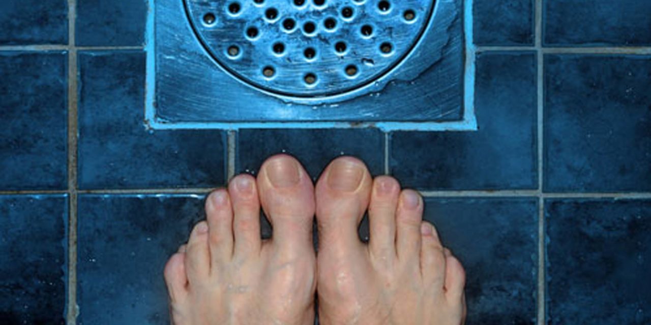 COMMENT DÉBOUCHER L’ÉVACUATION D’UN ÉVIER, D’UNE BAIGNOIRE OU D’UN LAVABO ?