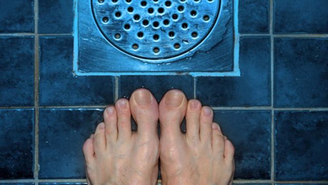 COMMENT DÉBOUCHER L’ÉVACUATION D’UN ÉVIER, D’UNE BAIGNOIRE OU D’UN LAVABO ?
