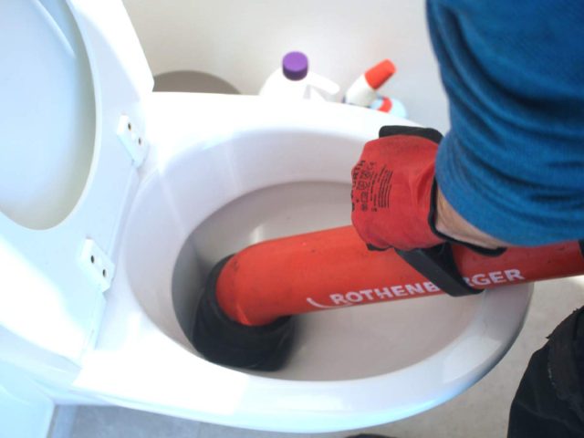 Débouchage de WC à Bruxelles par GOOSSENS PRO – intervention professionnelle 